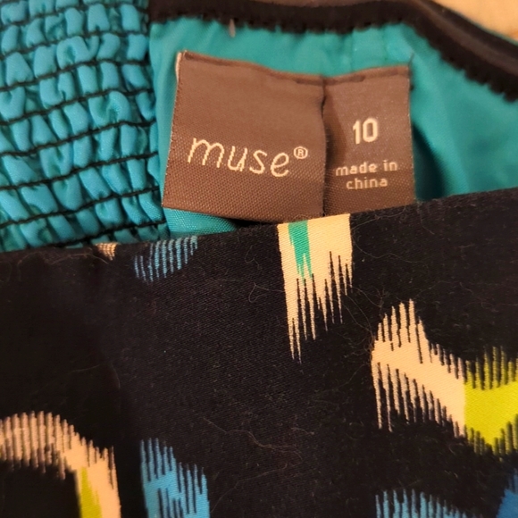 Stunning A-Line Strapless Size 10 Dress with Pockets and Removable Ribbon Belt - Picture 3 of 5